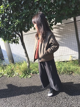 「サンダルに靴下」｜「アイテム（MA-1）」を使った、しみさわさん（レディース・164cm）の秋コーディネート