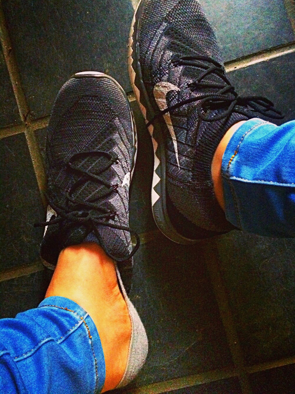 「kotd、NIKE、Nike flyknit、nike free、denim、ナイキ、ナイキスニーカー、スニーカー、スニーカーコーデ、デニム」｜「NIKEのアイテム（スニーカー、ブラック系）」を使った、TCG♡✌︎さん（レディース・164cm）の夏コーディネートの1枚目の写真