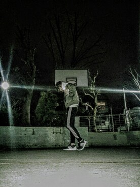 「adidasスニーカー」｜「アイテム（ブルゾン）」を使った、力野さん（メンズ・168cm）の冬コーディネート