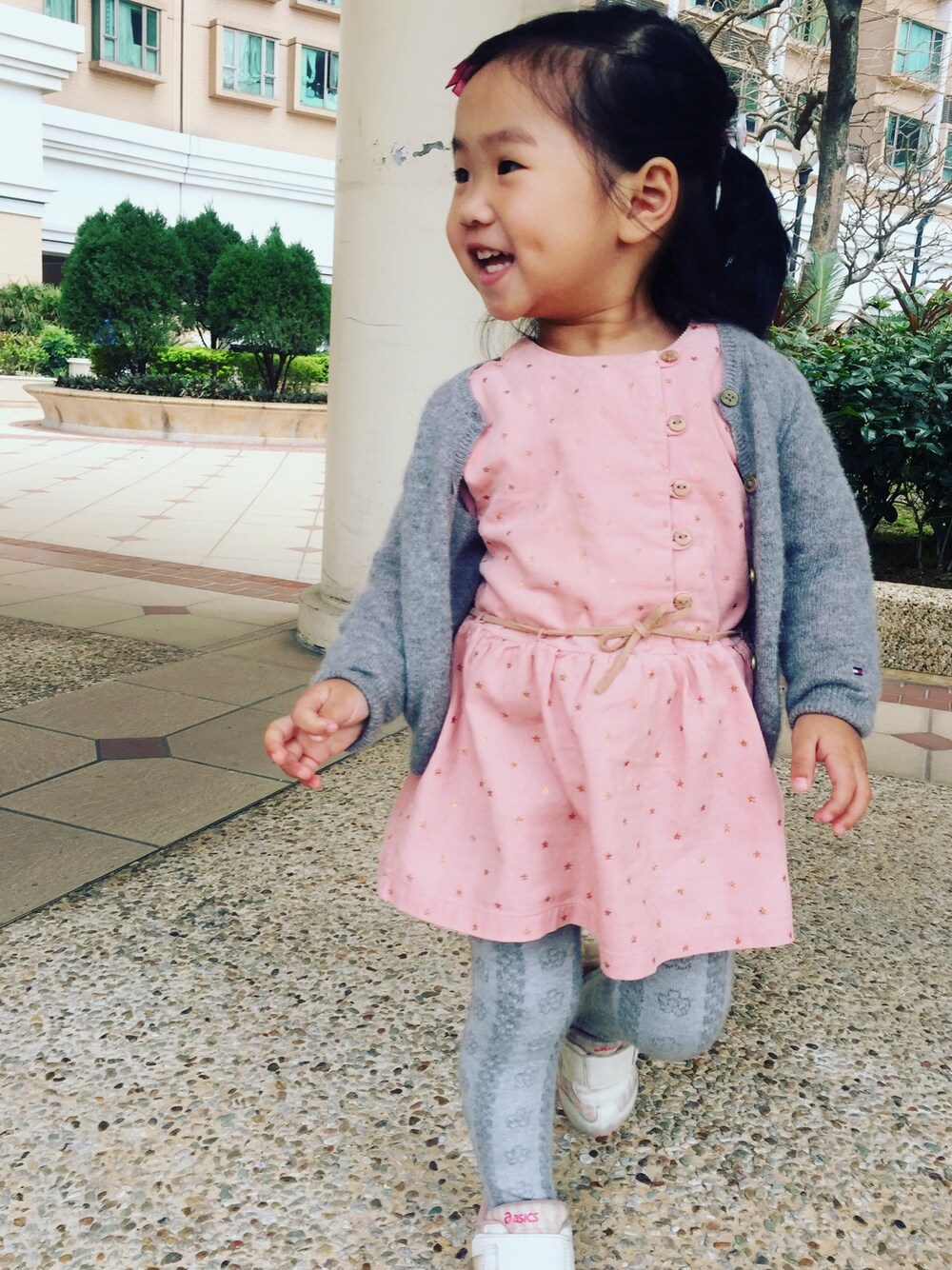 「ZARA KIDSのアイテム（ドレス、ピンク系）」を使った、jithin。jitheiさん（キッズ・80cm）の春コーディネートの1枚目の写真