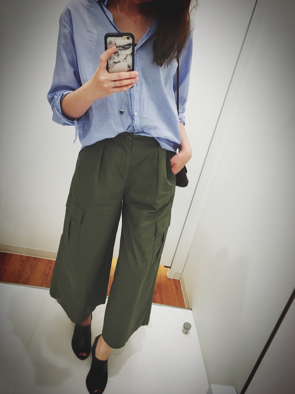 「aries mirage、H&M、ワイドパンツ、カーゴパンツ、サボ」｜「aries mirageのアイテム（カーゴパンツ、グリーン系）」を使った、chibi♡﻿さん（レディース・164cm）の夏コーディネートの1枚目の写真