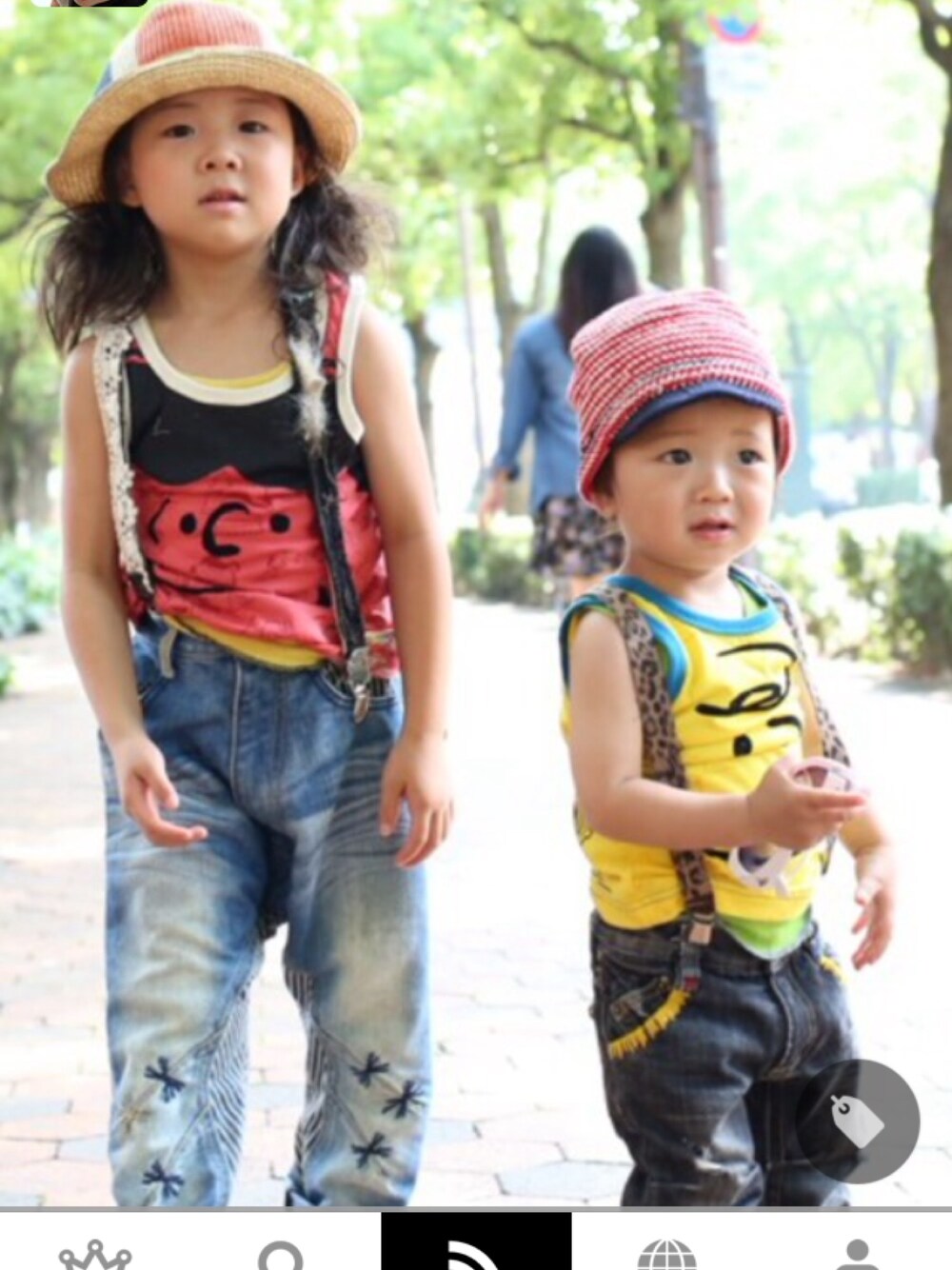 「BOOFOOWOOWEARコンテスト、BOOFOOWOO、デニム、スヌーピー、お揃い、ブーフーウーWEARコンテスト」｜「One deux booのアイテム（Tシャツ/カットソー、レッド系）」を使った、ここみあさん（キッズ・110cm）の夏コーディネートの1枚目の写真