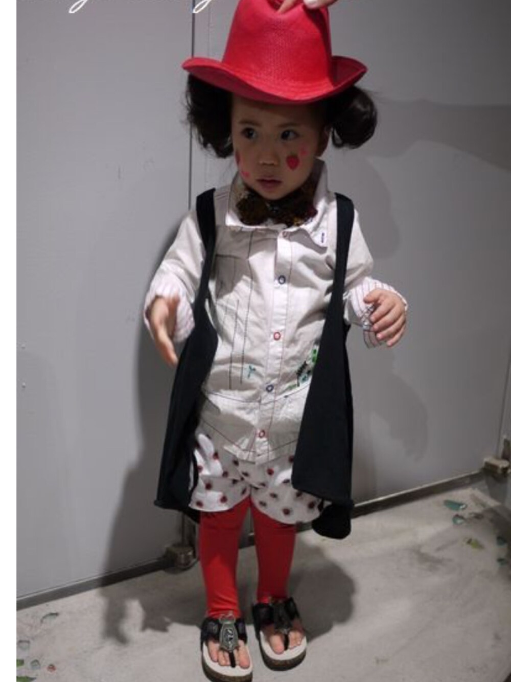 「ブーフーウーWEARコンテスト、BOOFOOWOO、ベスト、中折れハット、2歳、3歳」｜「BOOFOOWOOのアイテム（その他、その他）」を使った、ここみあさん（キッズ・110cm）の秋コーディネートの1枚目の写真