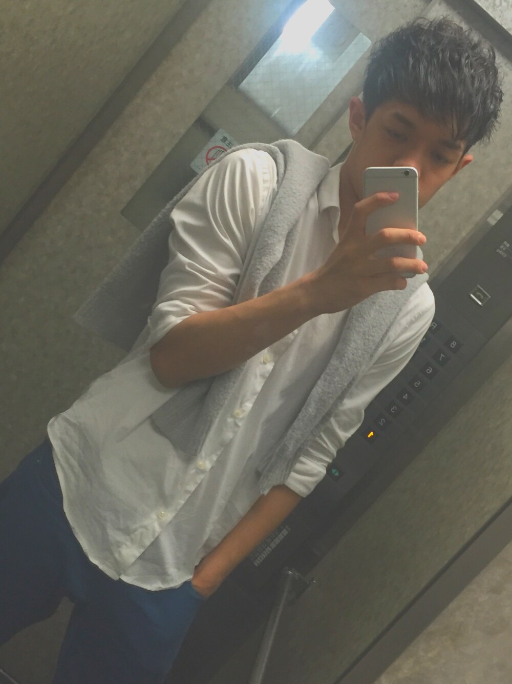 「ZARAのアイテム（シャツ/ブラウス、ホワイト系）」を使った、Ryoichi-Itoさん（メンズ・180cm）の夏コーディネートの1枚目の写真