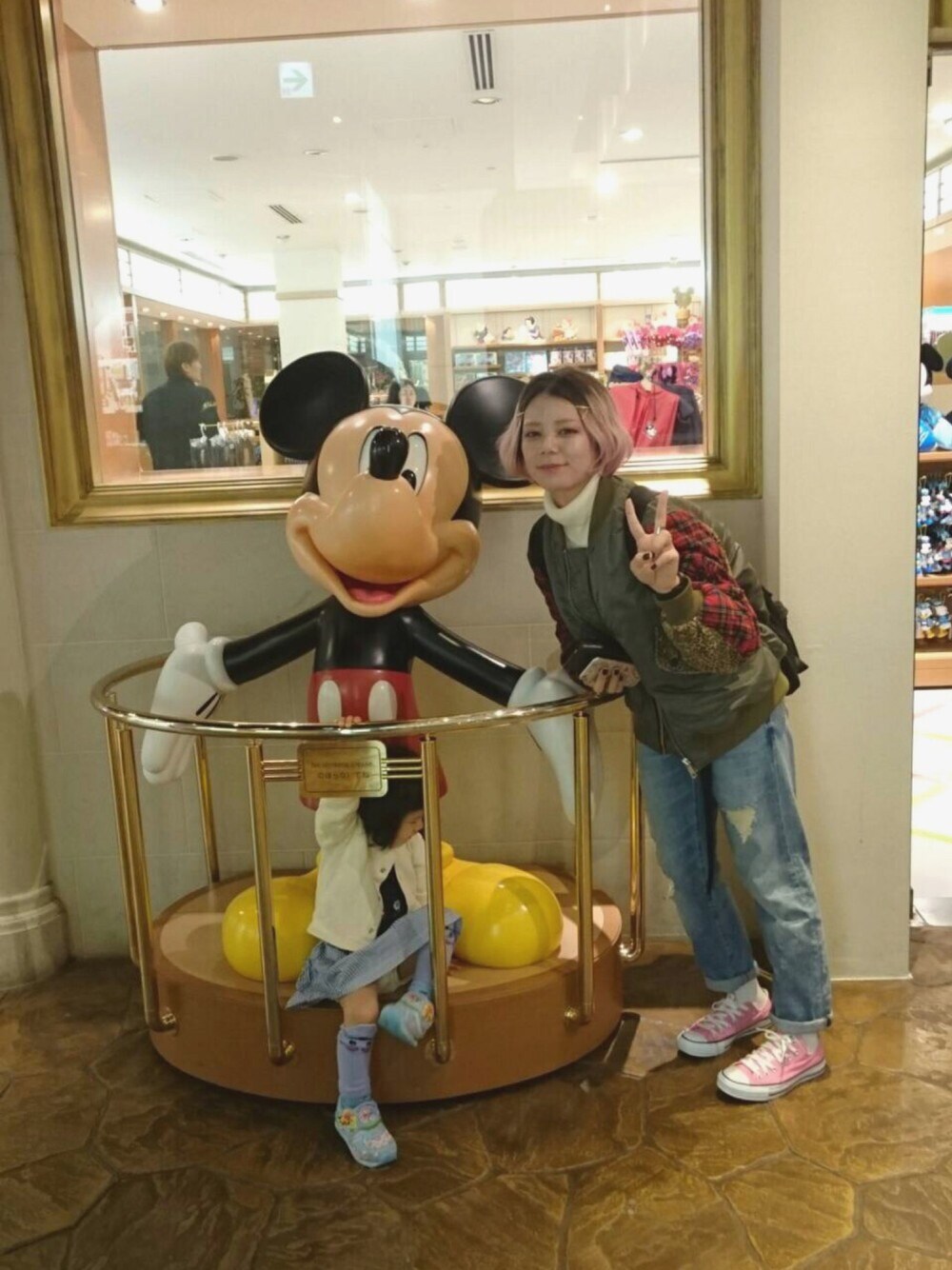 「ディズニー」｜「RNAのJ1622 チェックコンビMA-1（その他アウター、グリーン系）」を使った、▽△MIKI▽△さん（レディース・154cm）の春コーディネートの1枚目の写真