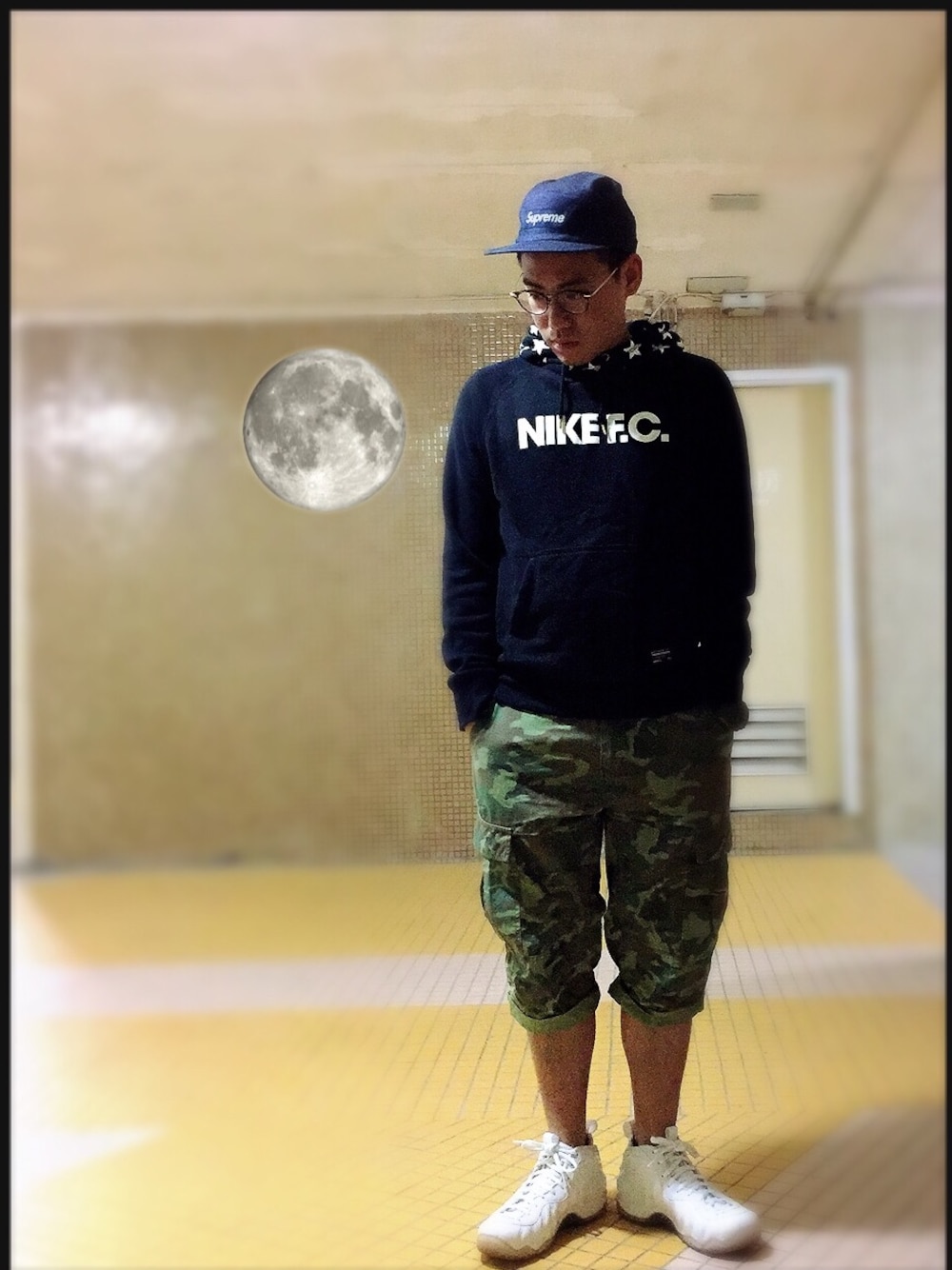 「military、Nikefc、ssdd、supreme、foamposit、KANEKOOPTICAL、Hong Kong、CNY2015、hkboy」｜「NIKEのアイテム（ジャージ、ブラック系）」を使った、Cyrusさん（メンズ・168cm）の冬コーディネートの1枚目の写真