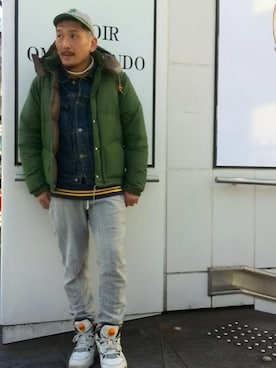 「ホワイトスニーカー」｜「アイテム（ダウンジャケット/コート）」を使った、O.P.Eさん（メンズ・172cm）の春コーディネート