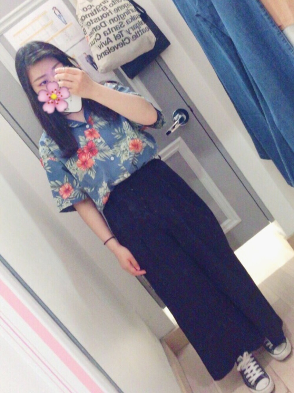 「ワイドパンツ、コンバース、GU、スニーカー、アロハシャツ、ドンドンダウン、古着、黒、チョーカー」｜「GUのアイテム（パンツ、ブラック系）」を使った、エンロウさん（レディース・156cm）の夏コーディネートの1枚目の写真