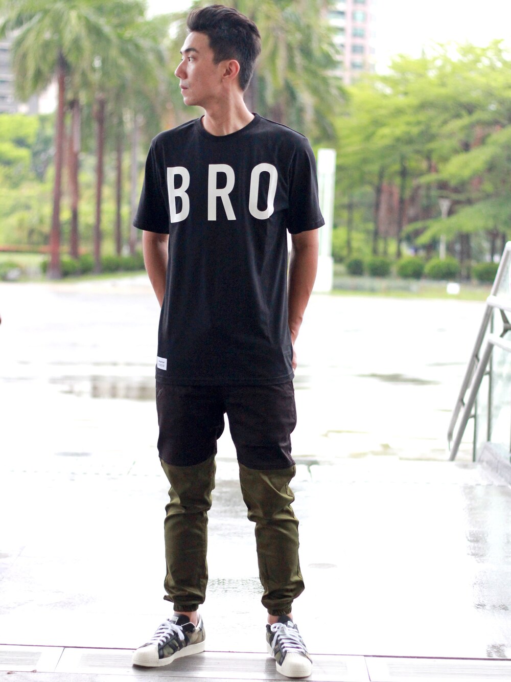 「PUBLISHのPublish brand - Two Tone Black/Olive（その他パンツ、ブラック系）」を使った、LIBRARYさん（メンズ・179cm）の春コーディネートの1枚目の写真