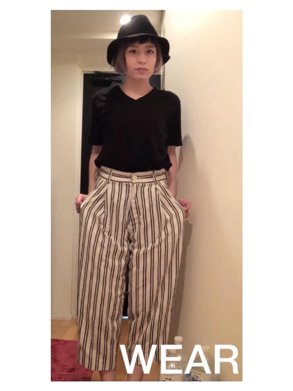 「黒Tシャツ、ストライプパンツ、福岡、ワイドパンツ」｜「wclosetのストライプワイドパンツ（その他パンツ、ホワイト系）」を使った、mizukiさん（レディース・163cm）の夏コーディネートの1枚目の写真