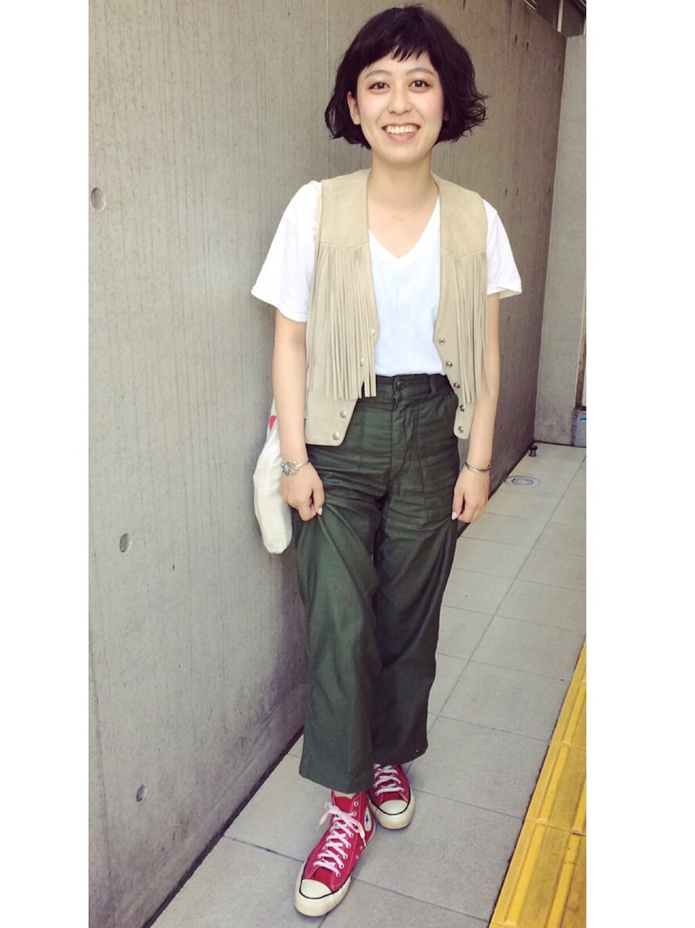 「古着、converse、80s、ワイドパンツ、ベイカーパンツ、福岡、カジュアル、楽チンコーデ、白Tシャツ、夏」｜「HANESのアイテム（Tシャツ/カットソー、ホワイト系）」を使った、mizukiさん（レディース・163cm）の夏コーディネートの1枚目の写真
