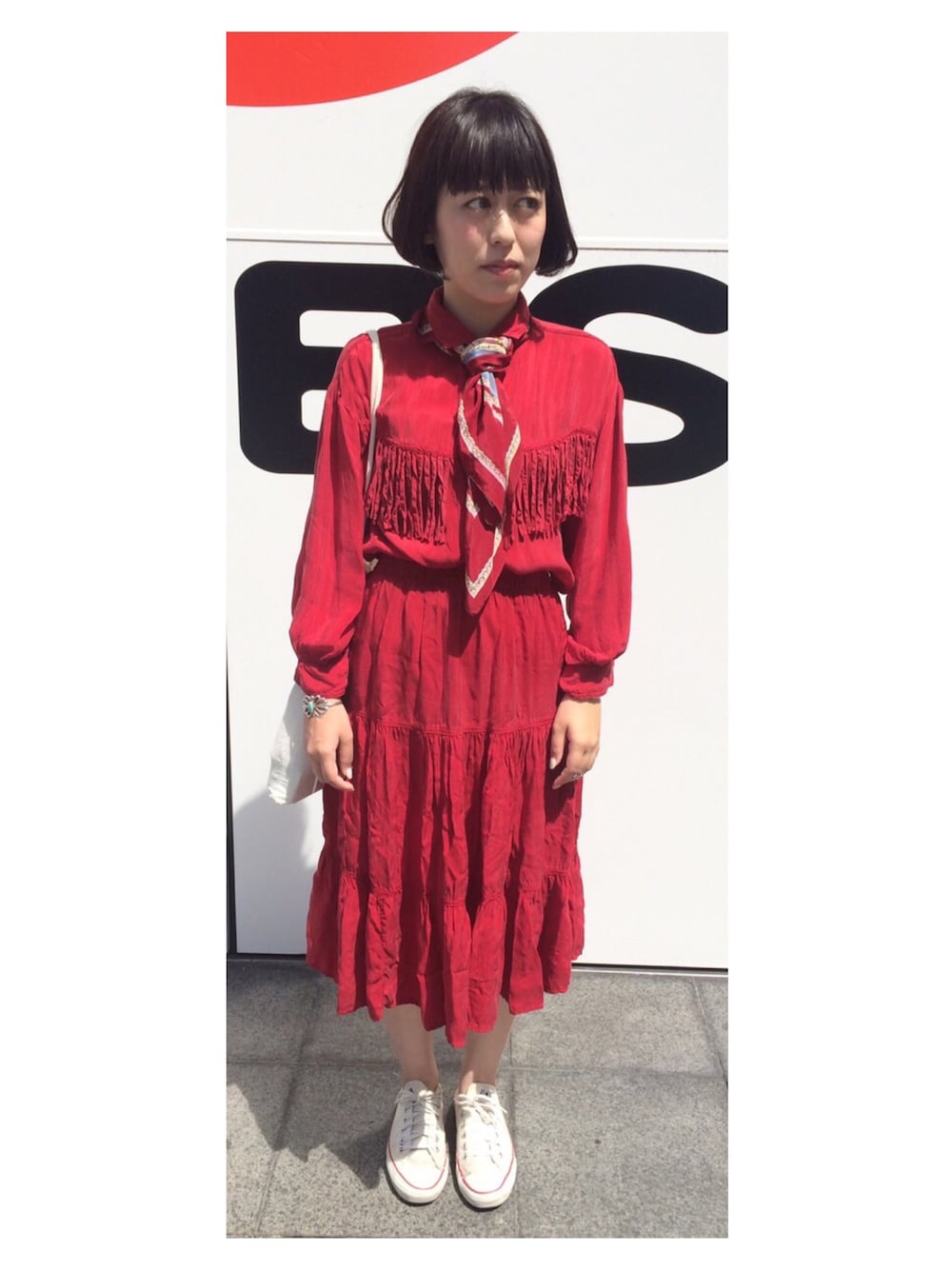 「セットアップ、フリンジ、スカーフ、古着、converse、USA」｜「eightのアイテム（スカート、レッド系）」を使った、mizukiさん（レディース・163cm）の秋コーディネートの1枚目の写真