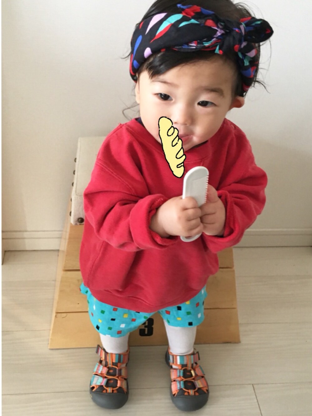 「ドラフトKE、キッズファッション、春コーデ、女の子、アウトドアスタイル、9ヶ月、短パン小僧、シンプルコーデ、跳び箱、コッペパン」｜「RALPH LAURENのアイテム（スウェット、レッド系）」を使った、こっぺぱんさん（キッズ・70cm）の春コーディネートの1枚目の写真