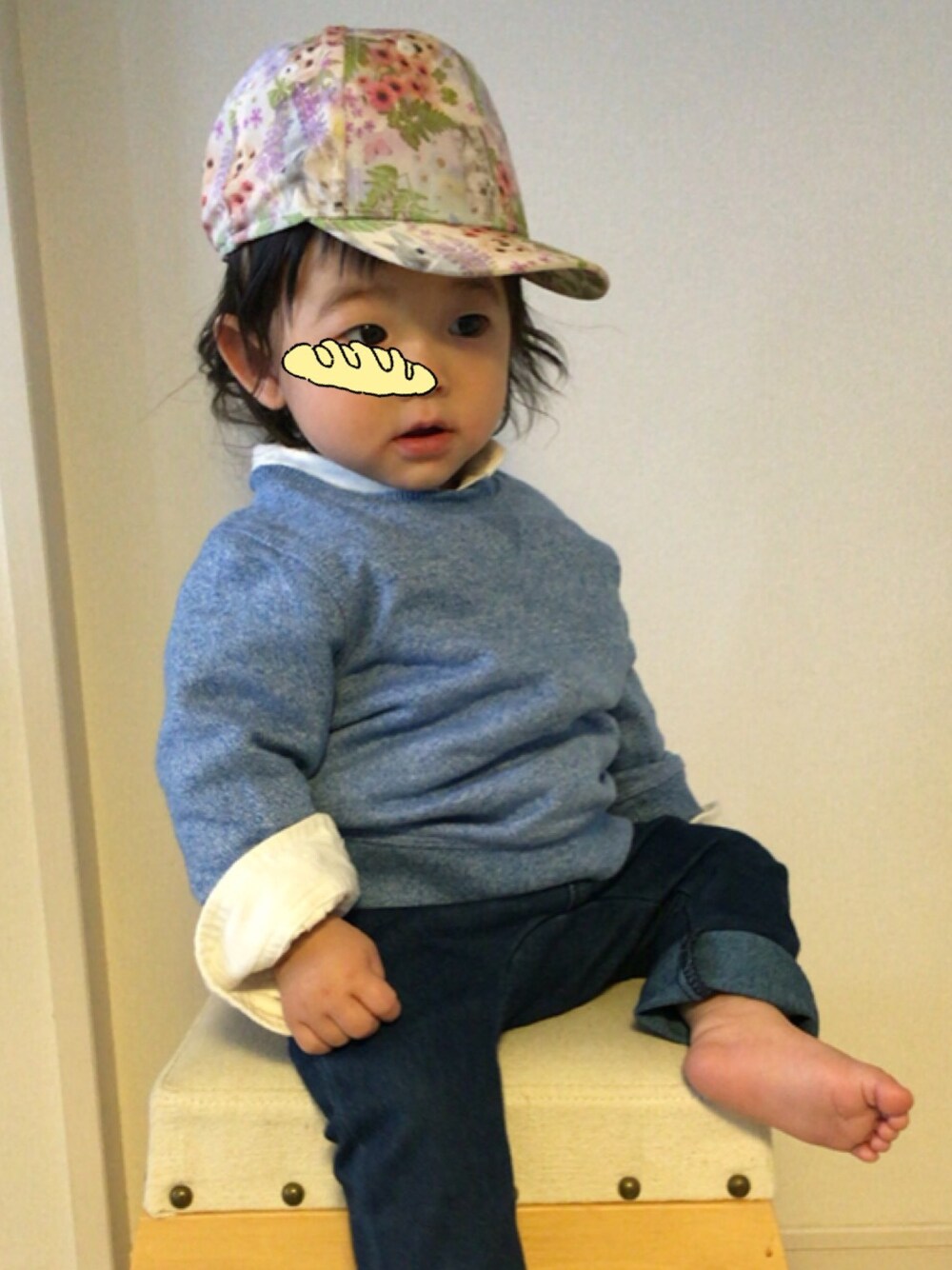 「おじコーデ、キャップ、ボタンダウンシャツ、シャツは1番上までとめる、コッペパン、跳び箱、女の子、プチプラ、カジュアルコーデ、キッズファッション」｜「H&Mのアイテム（スウェット、ブルー系）」を使った、こっぺぱんさん（キッズ・70cm）の春コーディネートの1枚目の写真