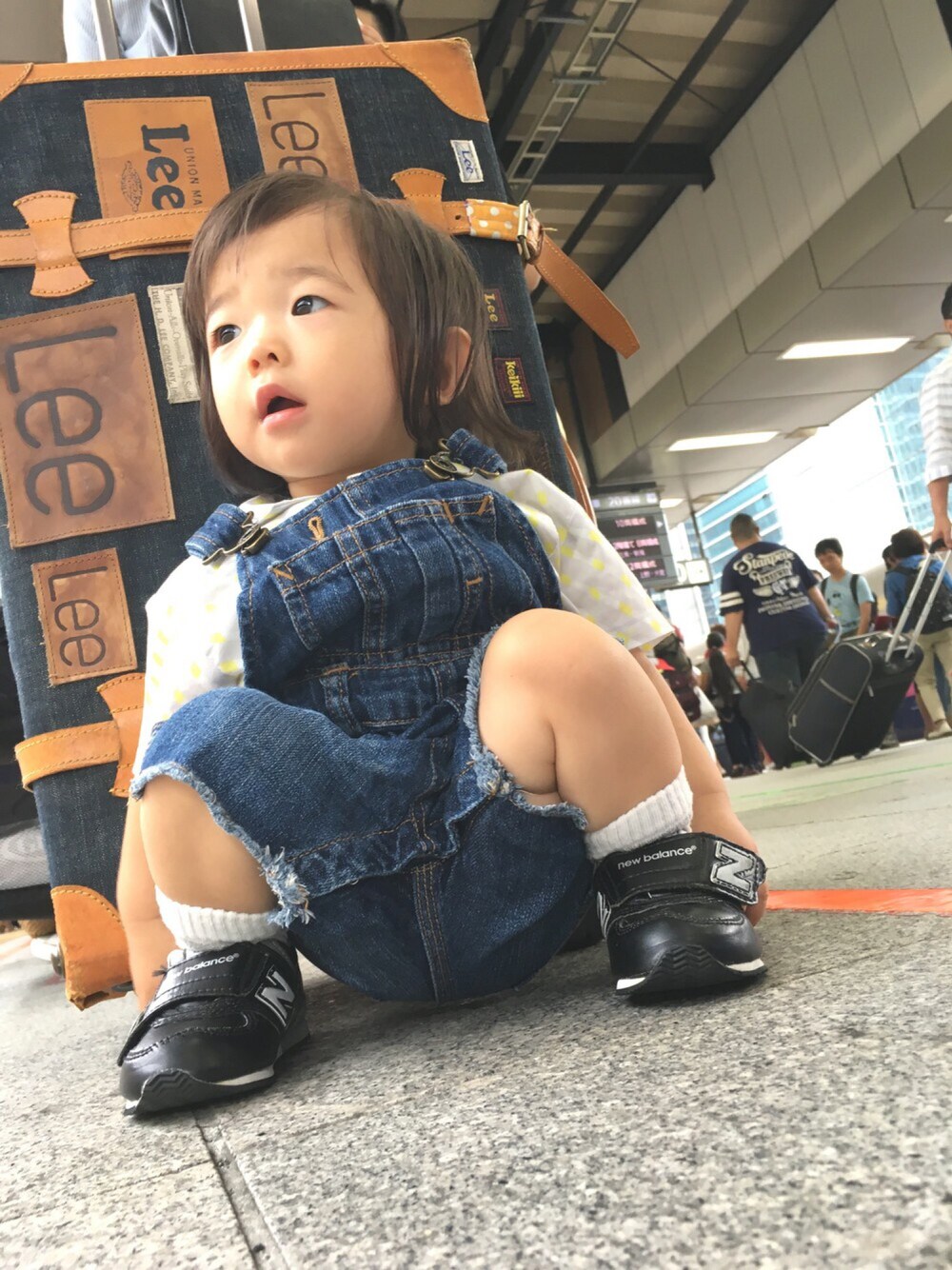 「夏休み、kids、女の子、シンプル、1歳、ドラフトGAP、オーバーオール」｜「GAPのアイテム（サロペット/オーバーオール、ブルー系）」を使った、こっぺぱんさん（キッズ・70cm）の夏コーディネートの1枚目の写真