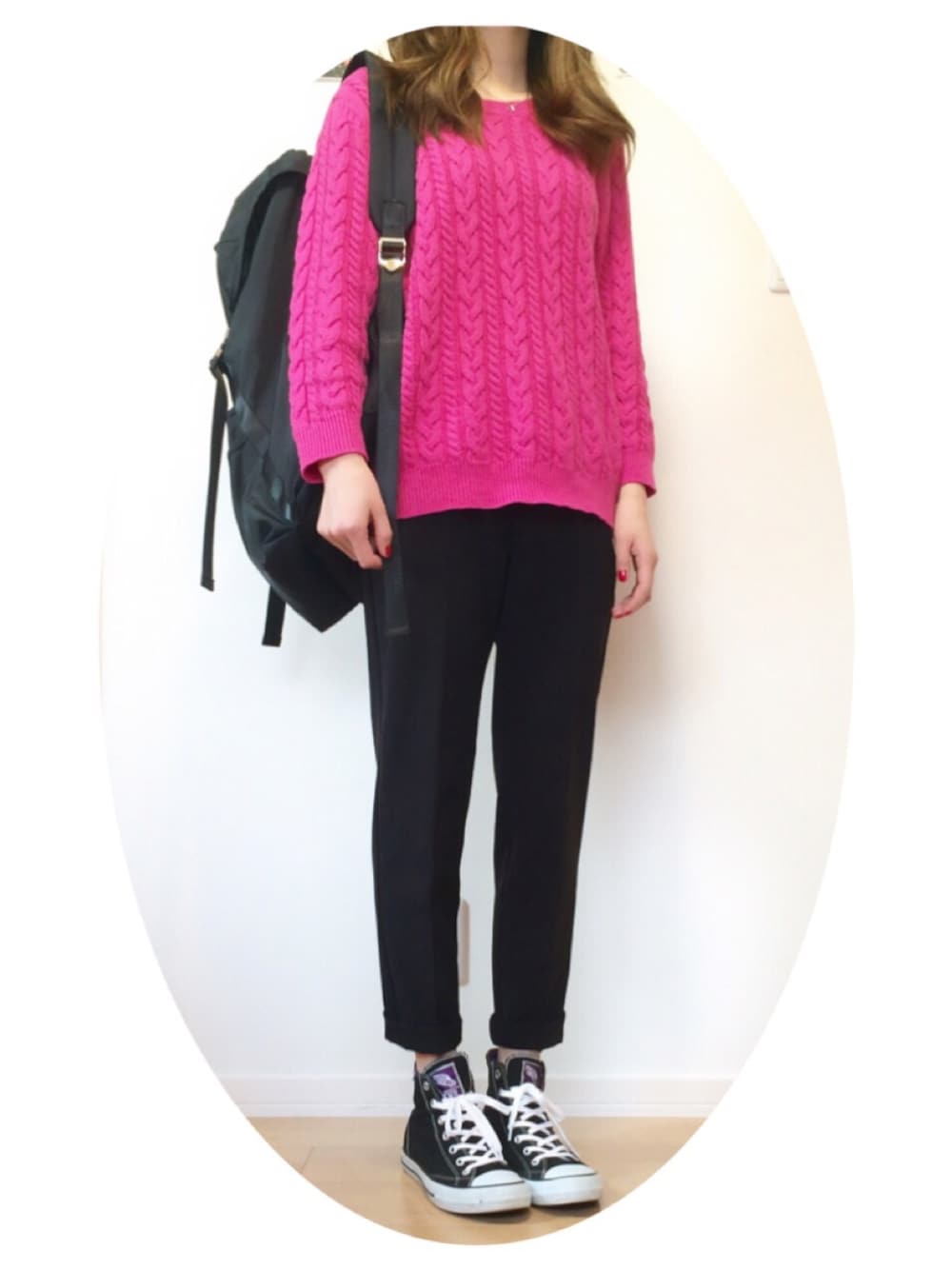 「VANS、H&M、GU、HARE、ピンクニット、スラックス、リュック、ピクニック、ケーブルニット、ハイカットスニーカー」｜「HAREのナイロンフラップバックパック(HARE)（バックパック/リュック、ブラック系）」を使った、misattuuuさん（レディース・159cm）の春コーディネートの1枚目の写真