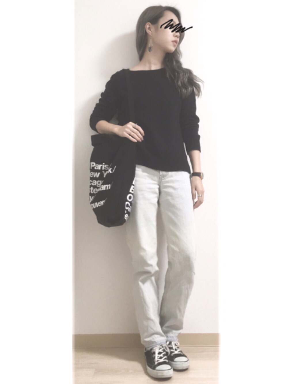 「vintage、denim、Levi's、ニット、秋コーデ、黒ニット、converse、コンバース、デニムパンツ、American Apparel」｜「American Apparelのアイテム（バッグ、ブラック系）」を使った、misattuuuさん（レディース・160cm）の秋コーディネートの1枚目の写真