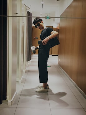 「Yohji Yamamoto（ヨウジヤマモト）のアイテム（チノパンツ）」を使った、儒纳さん（メンズ・180cm）の夏コーディネート