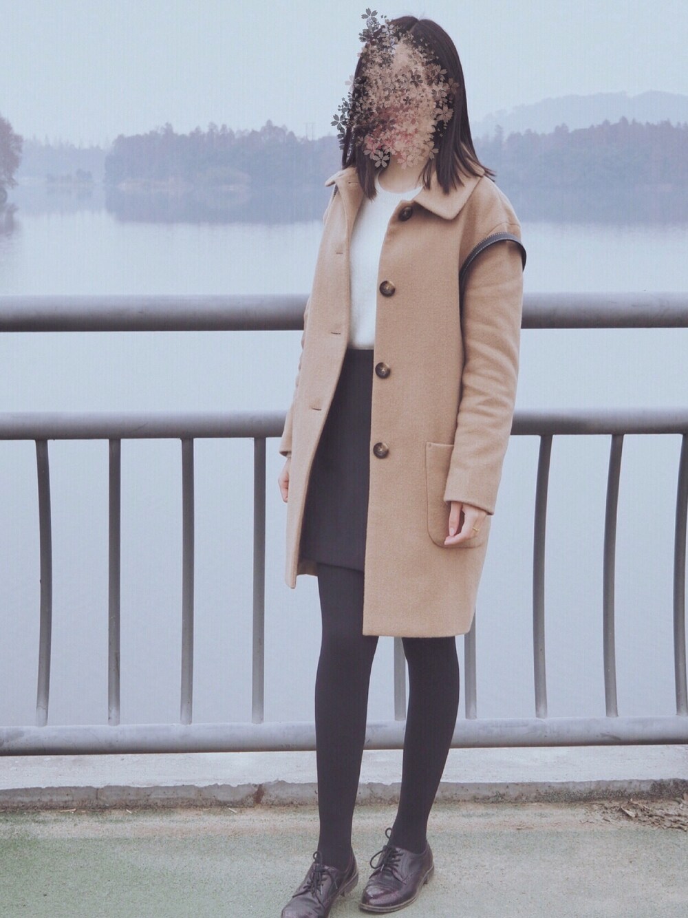 「UNIQLOのアイテム（ピーコート、ベージュ系）」を使った、rubyzhang110さん（レディース・163cm）の冬コーディネートの1枚目の写真