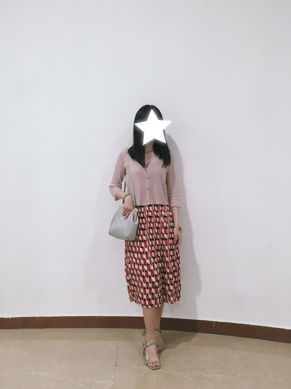 「FOREVER 21のアイテム（カーディガン/ボレロ、ピンク系）」を使った、rubyzhang110さん（レディース・163cm）の夏コーディネートの1枚目の写真
