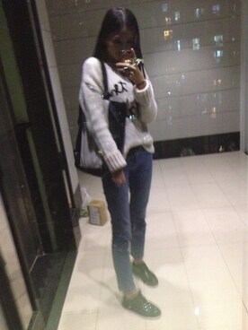 「ZARA（ザラ）のアイテム（ニット/セーター、ホワイト系）」を使った、树树Eさん（レディース）の冬コーディネート