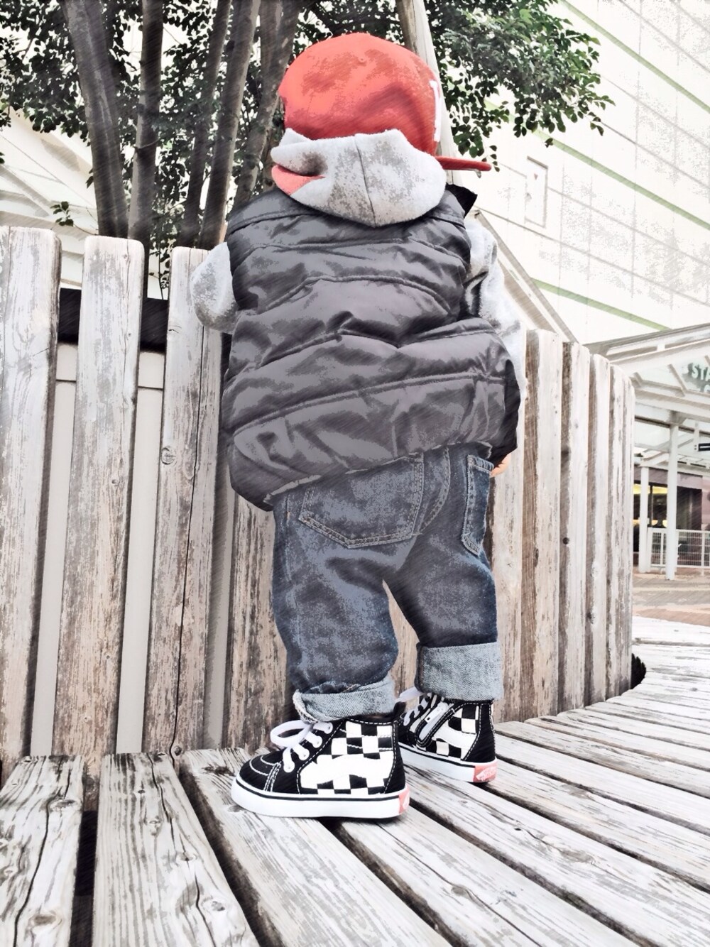 「ベスト、キッズコーデ、VANS、新しい靴」｜「VANSのアイテム（スニーカー、ブラック系）」を使った、しゅうやんさん（キッズ・70cm）の秋コーディネートの1枚目の写真