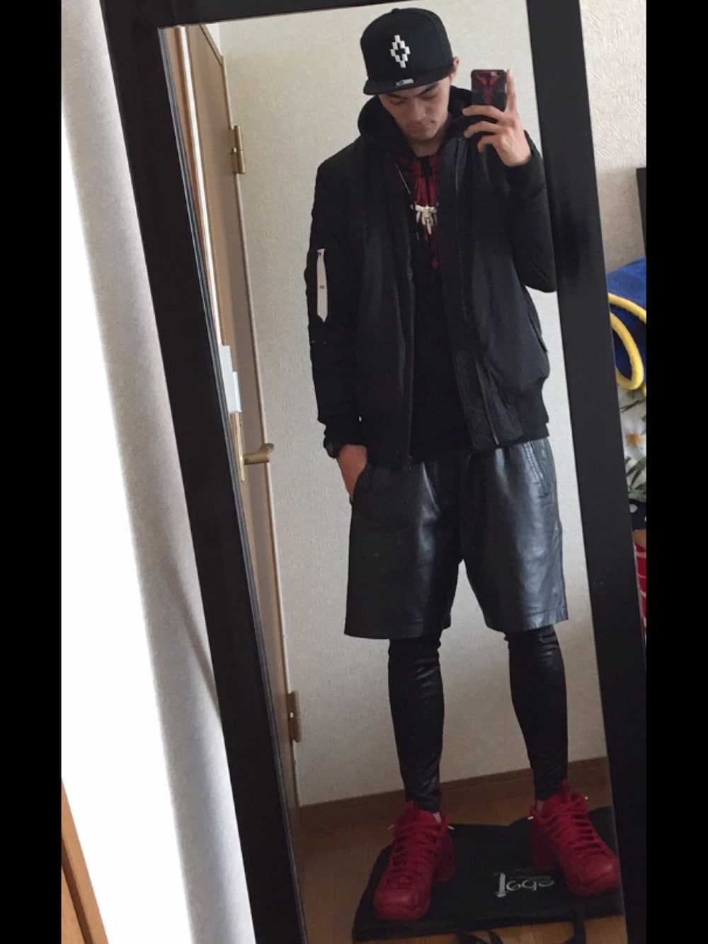 「black、red、MARCELO BURLON、Feather、tady&king、NIKE、streetfashion」｜「NIKEのNIKE AIR FOAMPOSITE PRO(624041-603)GYM RED/GYM RED-BLACK【ナイキ エア フォームポジット プロ】 （スニーカー、レッド系）」を使った、RYUYAさん（メンズ・182cm）の冬コーディネートの1枚目の写真
