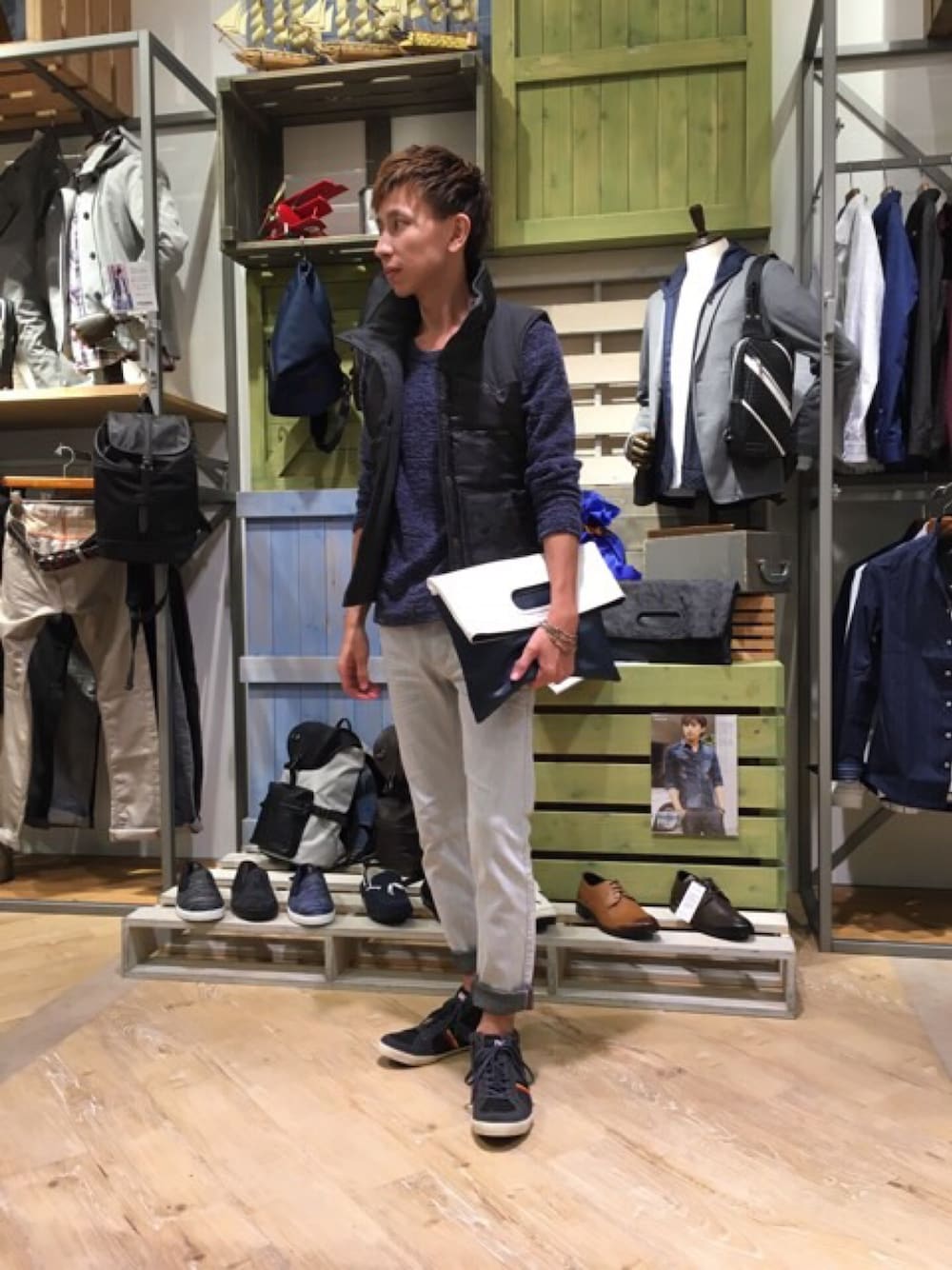 「秋のコーデ」｜「HIDEAWAYS NICOLEのパイルプルオーバー（Tシャツ/カットソー、ブルー系）」を使った、Daisuke Morimotoさん（メンズ・178cm）の秋コーディネートの1枚目の写真