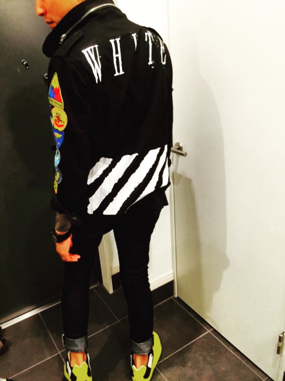 「tattoo、刺青、off white、Y-3、カルティエ、Cartier」｜「off whiteのアイテム（ミリタリージャケット、ブラック系）」を使った、xanaduuuさん（メンズ・173cm）の夏コーディネートの1枚目の写真