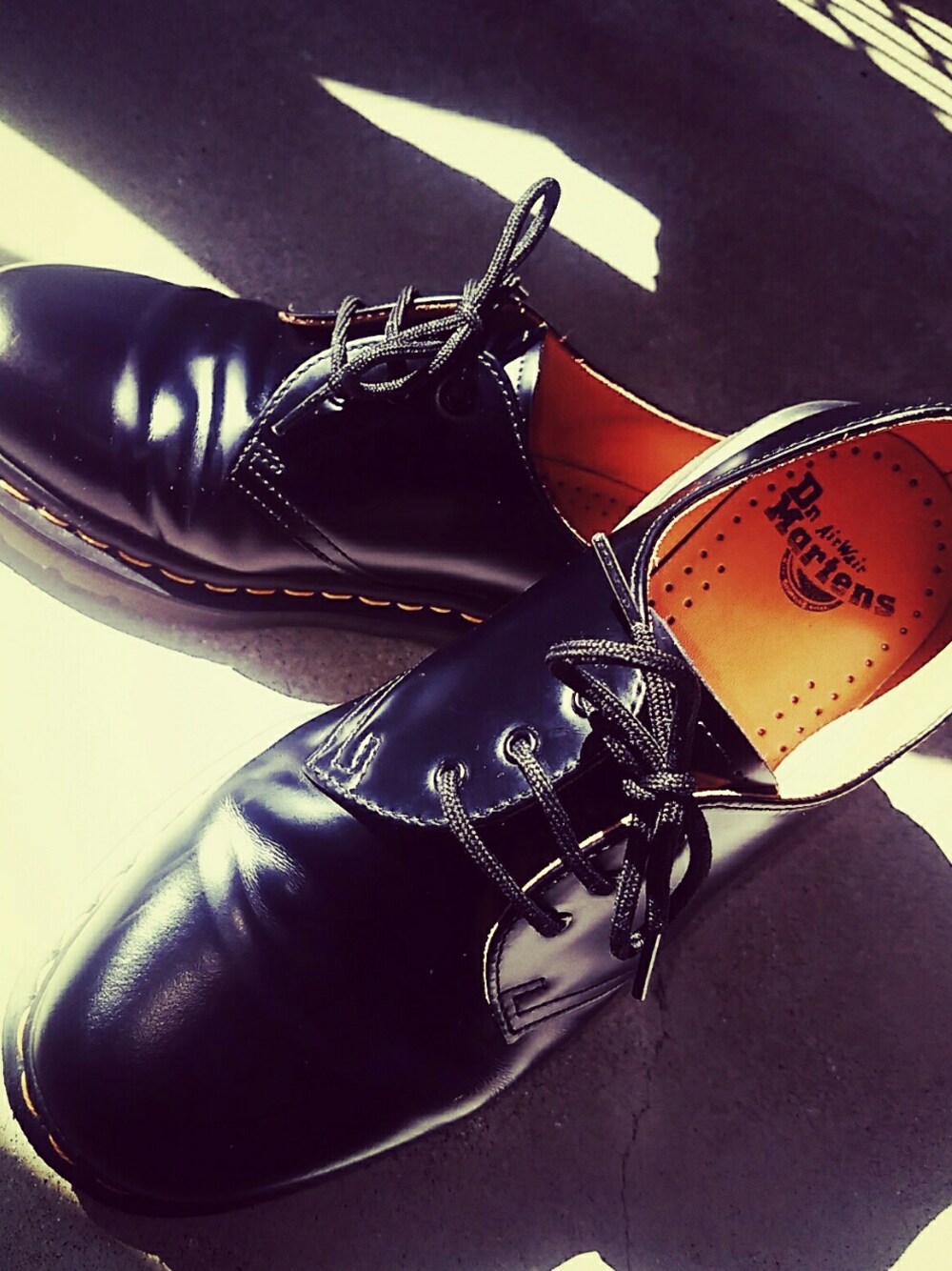 「革靴、ドクターマーチン、黒」｜「Dr. Martensの【Dr.Martens】3 EYE SHOES（ドレスシューズ、ブラック系）」を使った、ともきさん（メンズ・167cm）の秋コーディネートの1枚目の写真