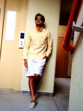 「ホワイトパンツ」｜「アイテム（スニーカー）」を使った、TAMUKEIさん（メンズ・182cm）の春コーディネート