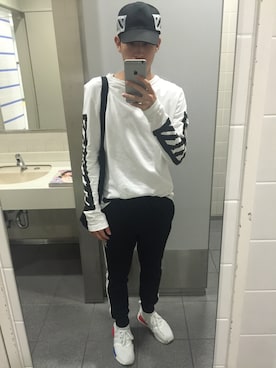 「OFF-WHITE」｜「アイテム（スラックス）」を使った、たむらさん（メンズ・172cm）の秋コーディネート