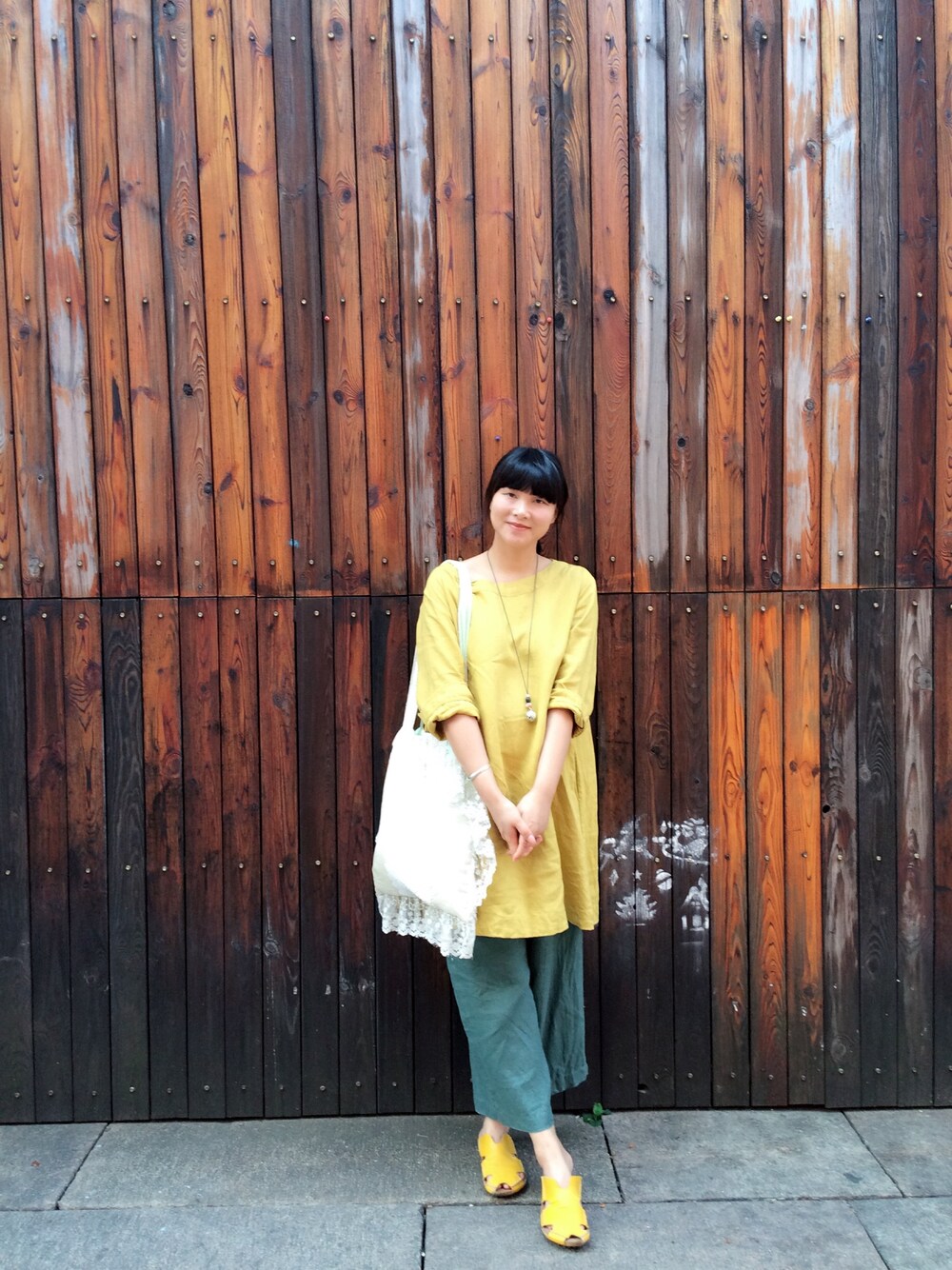 「绽放のアイテム（チュニック、イエロー系）」を使った、Patty小何さん（レディース・165cm）の秋コーディネートの1枚目の写真