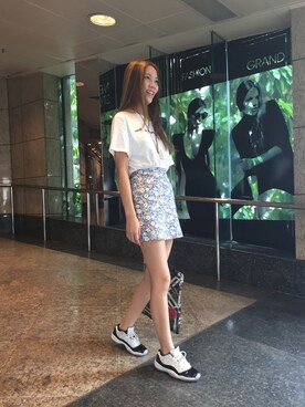 「SHのアイテム（Tシャツ/カットソー、ホワイト系）」を使った、Hidy.Hさん（レディース）の夏コーディネート