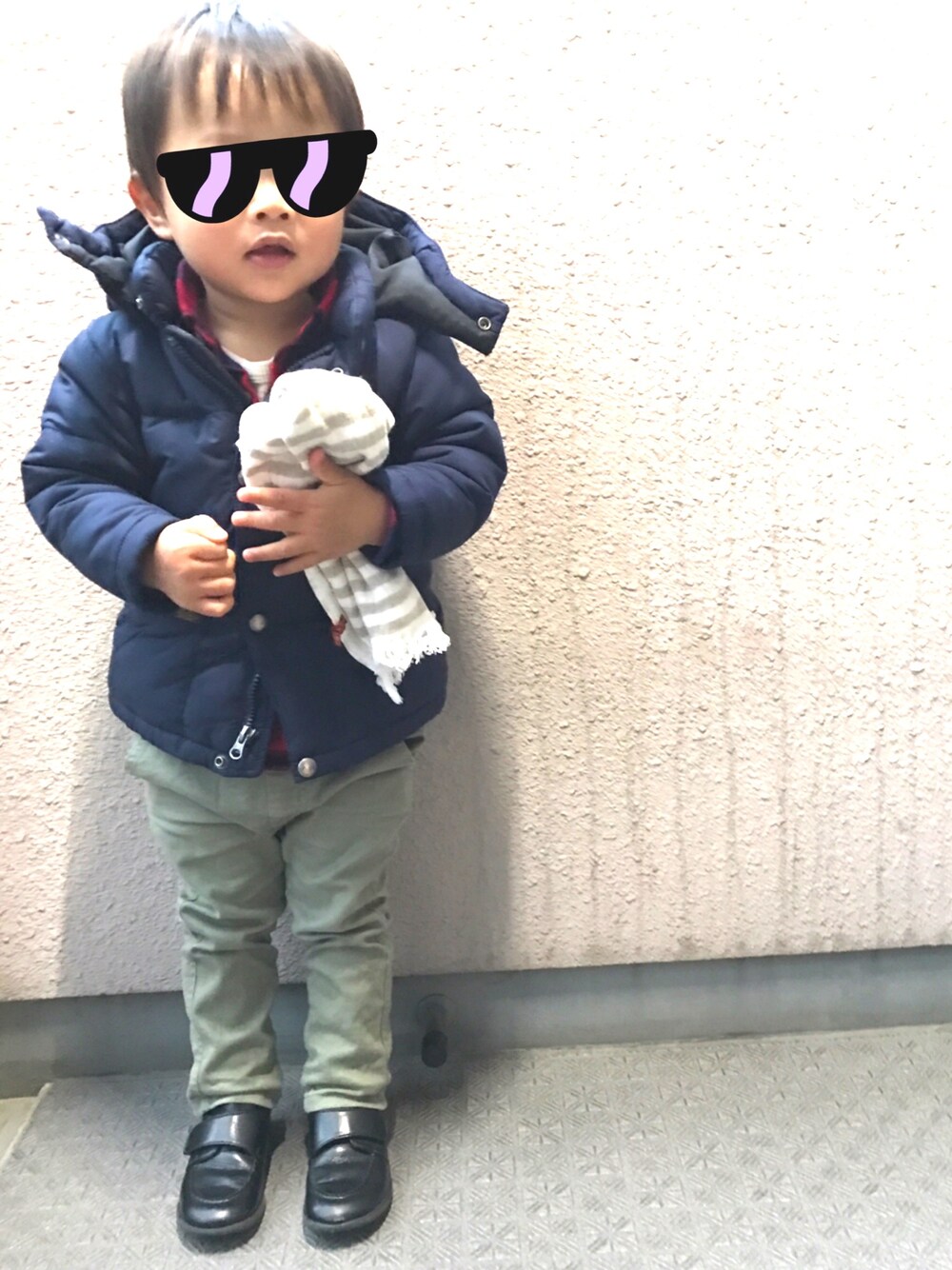 「キッズファッション、男の子、赤チェック、2歳、カーキパンツ」｜「POLO RALPH LAURENのアイテム（ダウンジャケット/コート、ブルー系）」を使った、morrisさん（キッズ・90cm）の冬コーディネートの1枚目の写真