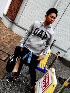 「GAP（ギャップ）のアイテム（マウンテンパーカー）」を使った、えんどうともやさん（メンズ・162cm）の春コーディネート
