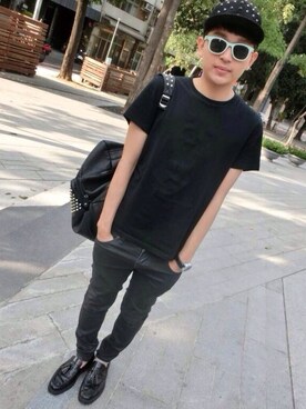 「Yves Saint Laurent（イヴサンローラン）のアイテム（Tシャツ/カットソー）」を使った、Wilson Huさん（メンズ・175cm）の夏コーディネート