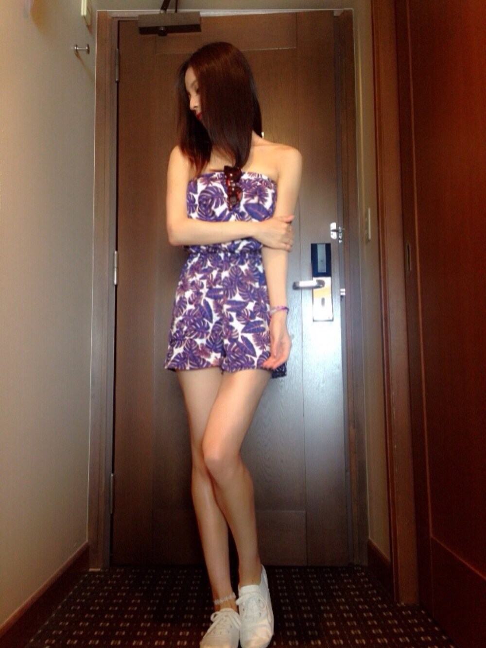 「summer、POOL SIDE、All in one」｜「GUのアイテム（スニーカー、ホワイト系）」を使った、yuchoさん（レディース・160cm）の夏コーディネートの1枚目の写真
