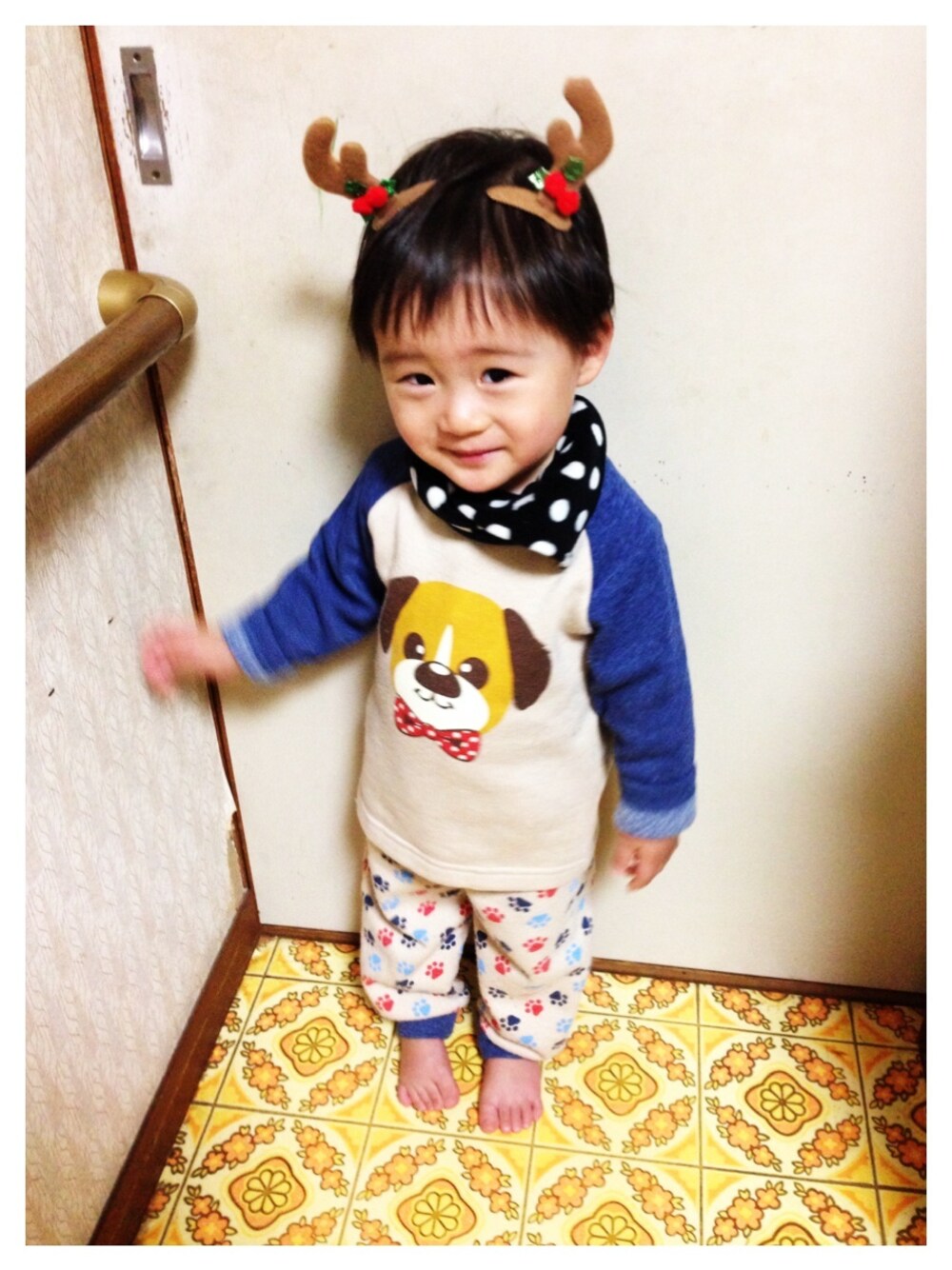 「クリスマス2014(レッド×グリーン)、メリークリスマス、トナカイ、パジャマ」｜「西松屋のアイテム（ルームウェア/パジャマ、ベージュ系）」を使った、yori..sakuさん（キッズ・80cm）の冬コーディネートの1枚目の写真
