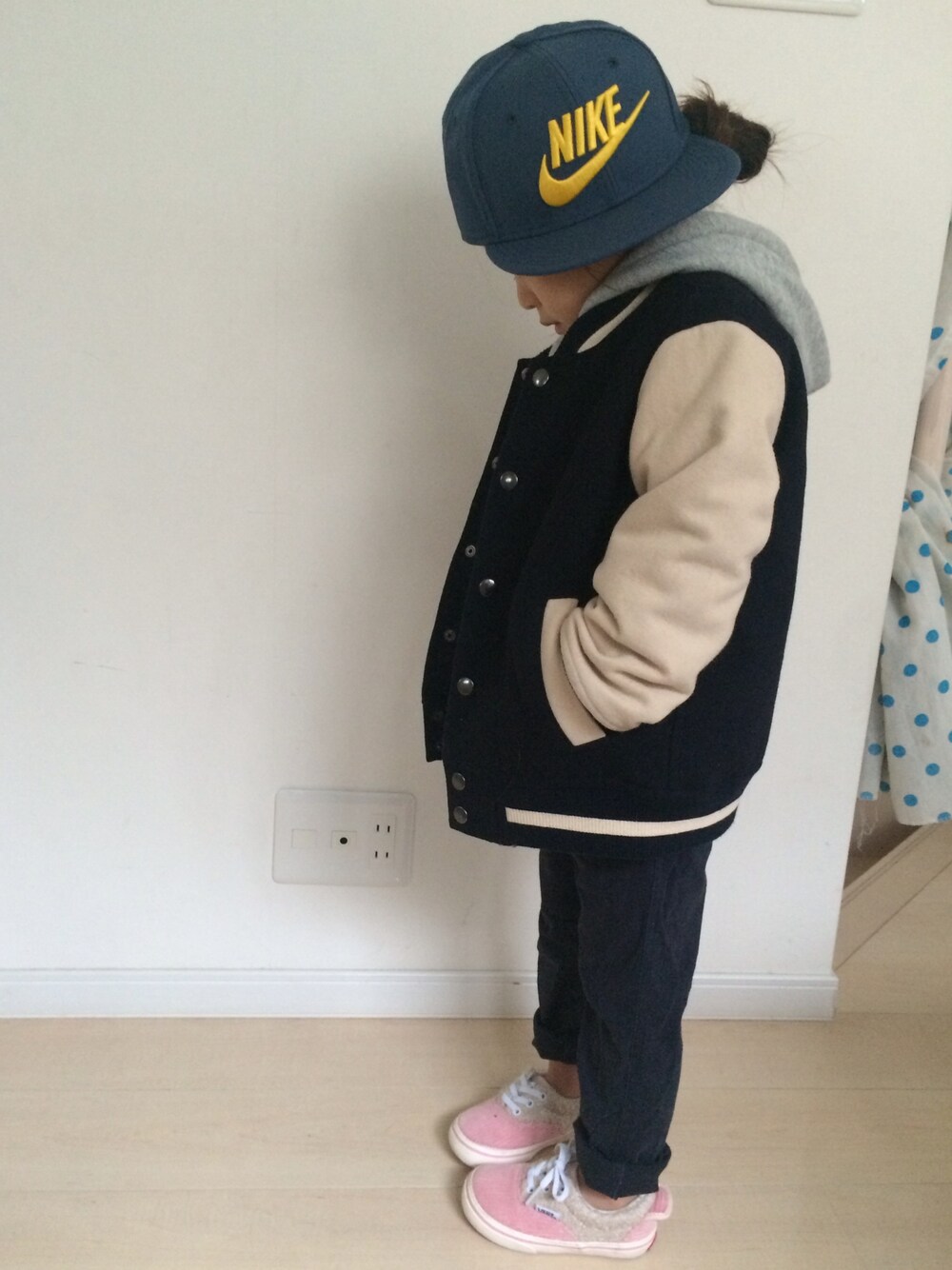 「NIKE、スタジャン、kids、VANS、キッズコーデ」｜「NIKEのアイテム（キャップ、ブルー系）」を使った、tsun*さん（キッズ・100cm）の冬コーディネートの1枚目の写真