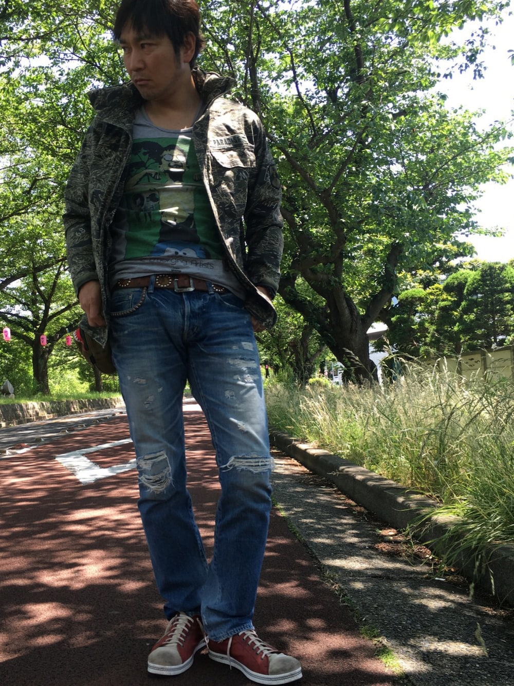 「ヒステリックグラマー、Hysteric Glamour、glamb、カモフラ、迷彩、デニム、ゆるコーデ」｜「HYSTERIC GLAMOURのミリタリースタンドカラーJK（ミリタリージャケット、その他）」を使った、じょうsanさん（メンズ・175cm）の夏コーディネートの1枚目の写真