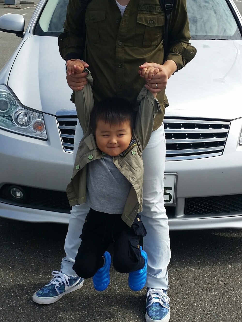 「顔うける、三歳、一応二児のぱぱ」｜「NIKEのアイテム（シューズ、ブルー系）」を使った、tomoさん（メンズ・172cm）の秋コーディネートの1枚目の写真