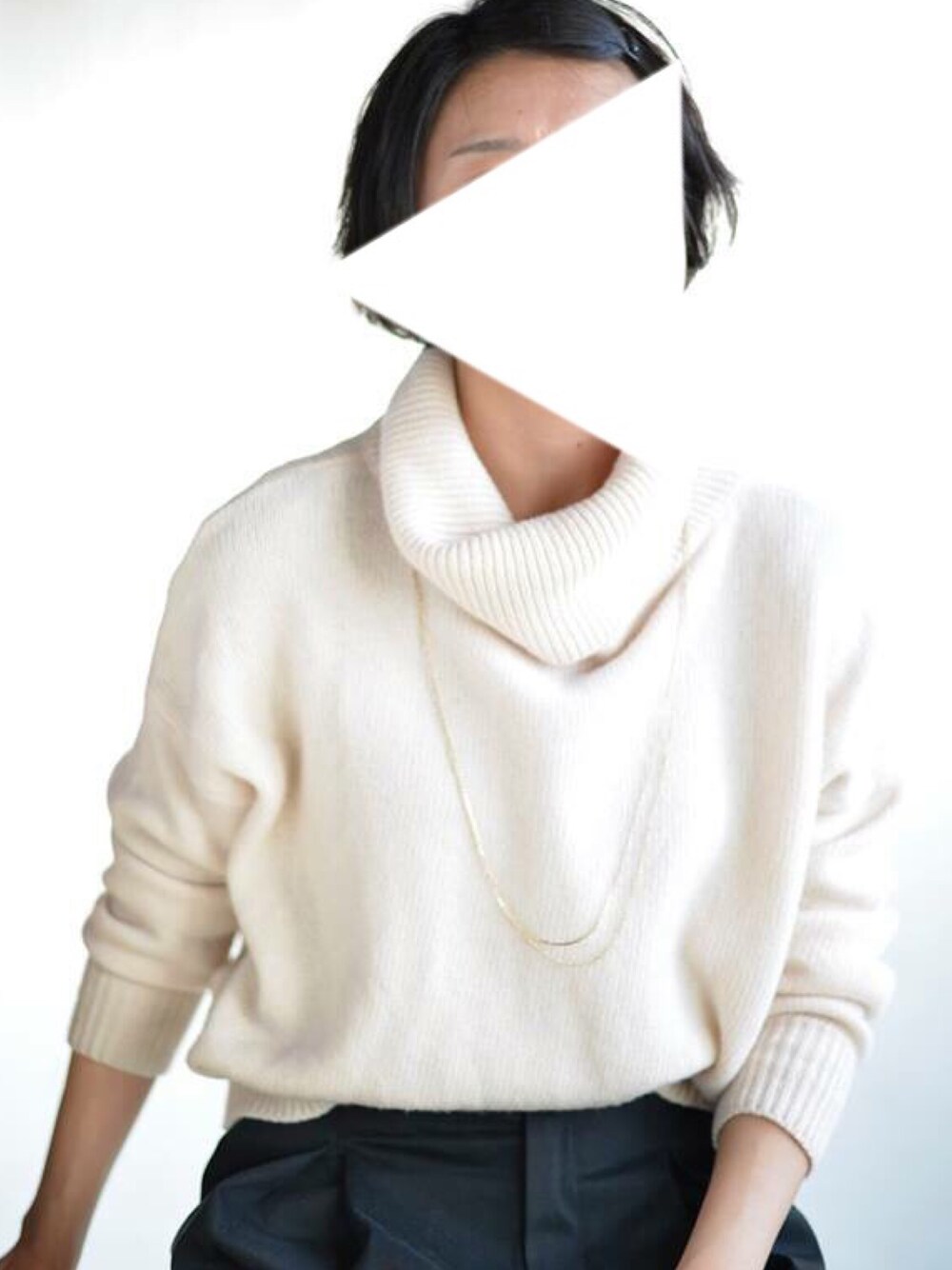 「タートルネック、ニット、ワイドパンツ、シンプル」｜「URBAN RESEARCHのアイテム（ネックレス、ゴールド系）」を使った、soup_curryさん（レディース・162cm）の冬コーディネートの1枚目の写真