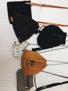 「BURBERRY（バーバリー）のアイテム（ショルダーバッグ、ブラック系）」を使った、ユノさん（レディース・164cm）の秋コーディネート
