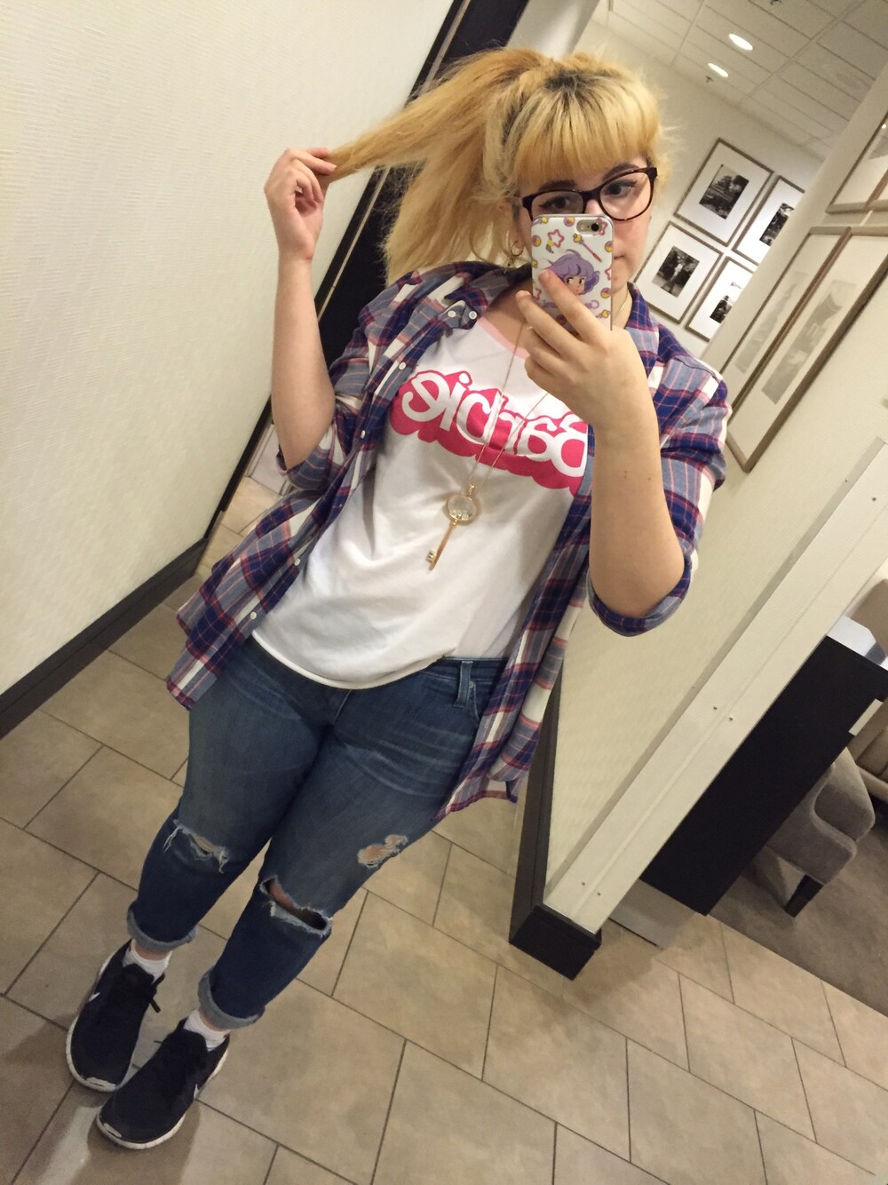 「barbie、トレーナー」｜「NIKEのアイテム（スニーカー、ブラック系）」を使った、katieさん（レディース・157cm）の秋コーディネートの1枚目の写真