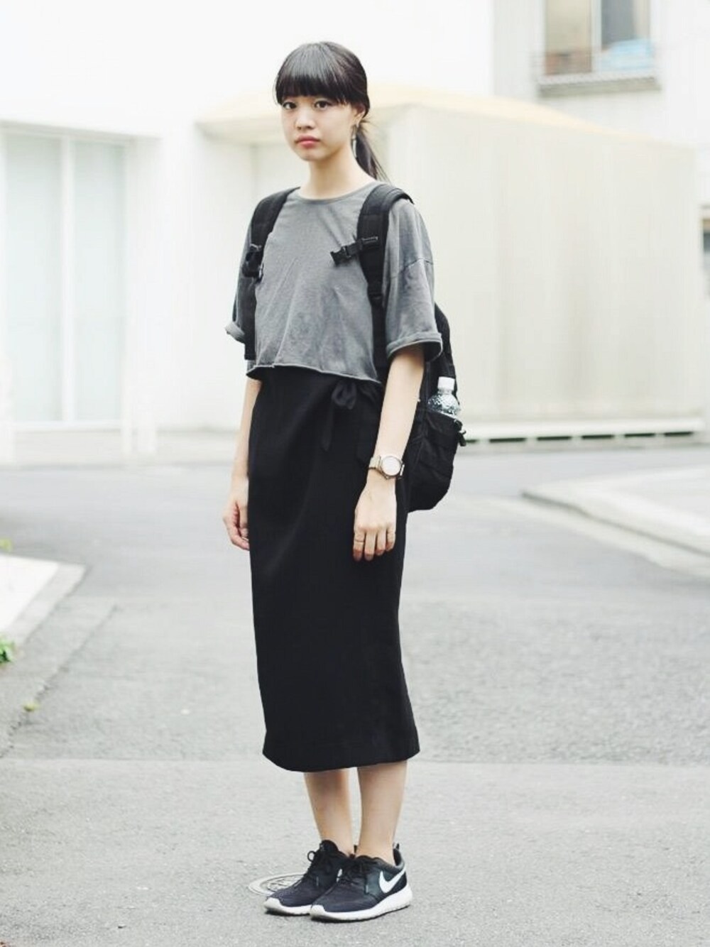 「snap、ミモレ丈スカート、ワンピース、レイヤードスタイル」｜「Herschel Supplyの【カラー予約】Herschel×BEAMS / 別注 “ANDERSON”（バックパック/リュック、ブラック系）」を使った、CalWangさん（レディース・165cm）の秋コーディネートの1枚目の写真