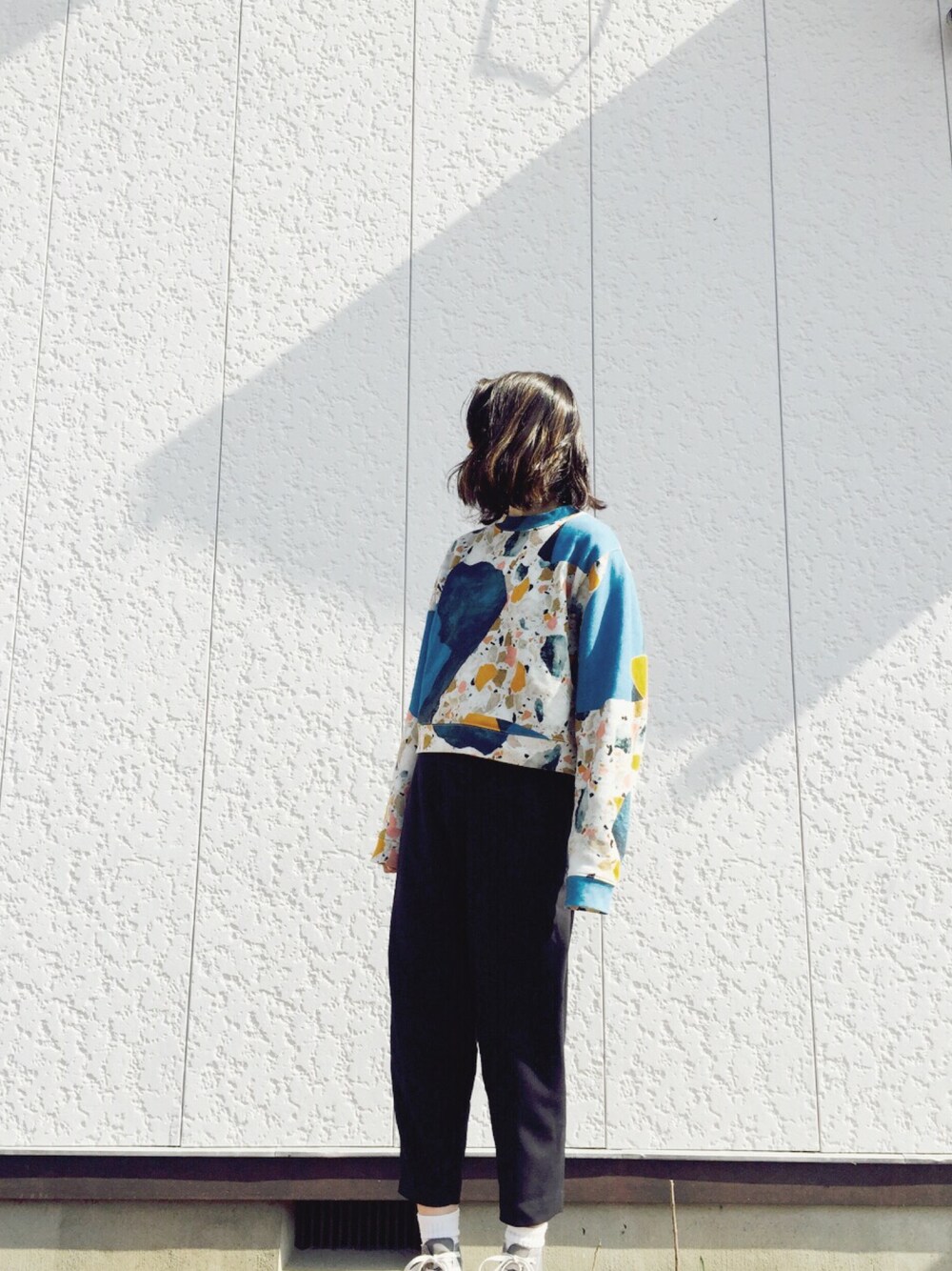 「ACNE、スウエット、柄、パンツ」｜「ACNEのBird Terazzo PAW14（スウェット、その他）」を使った、CalWangさん（レディース・165cm）の春コーディネートの1枚目の写真