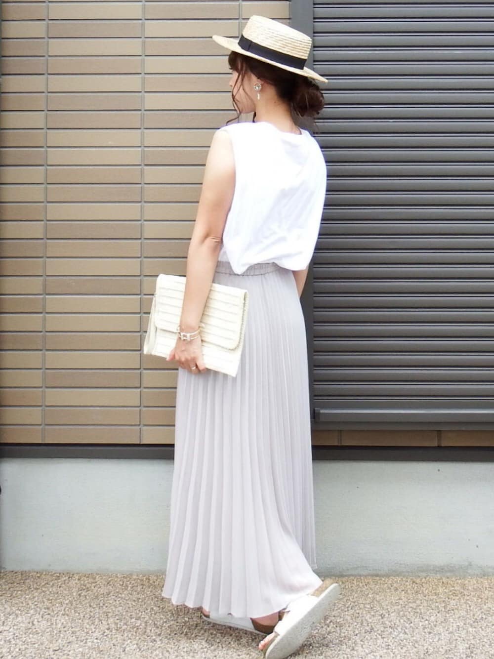 「アダルトおカワたん部、横向きちゃん。、23時の女♡、プリーツスカート、ユニクロ、GU、カンカン帽、カゴクラッチ」｜「GUのアイテム（Tシャツ/カットソー、ホワイト系）」を使った、miho🅰ニコさん（レディース・165cm）の夏コーディネートの1枚目の写真