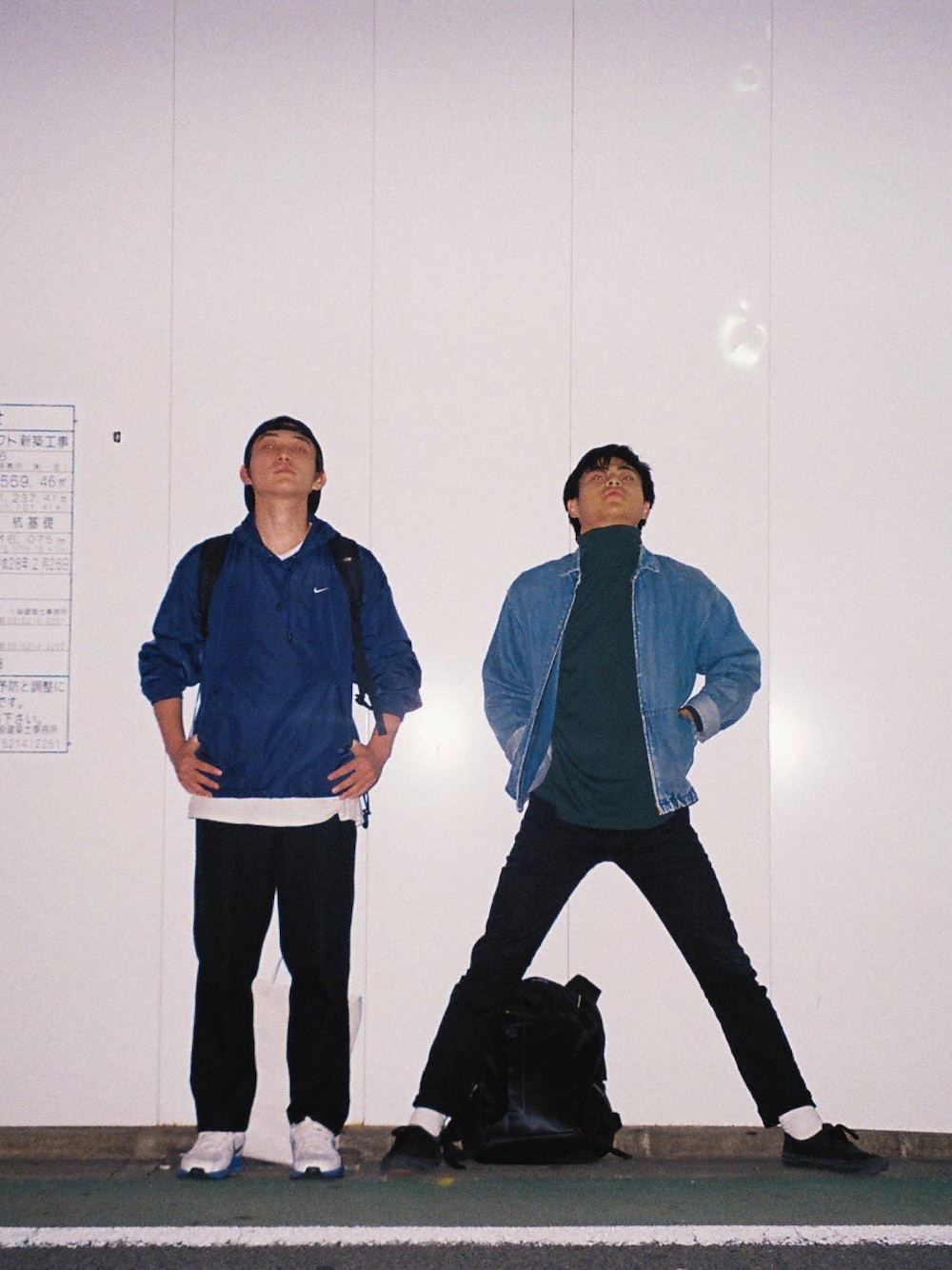 「wasedasnap、WASEDA university」｜「VANSのアイテム（スニーカー、ブラック系）」を使った、waseda snapさん（メンズ・175cm）の秋コーディネートの1枚目の写真