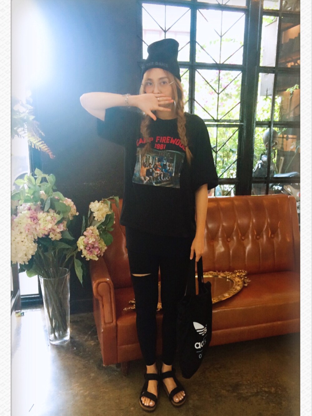 「adidasのアイテム（ハンドバッグ、ブラック系）」を使った、miniさん（レディース・163cm）の春コーディネートの1枚目の写真